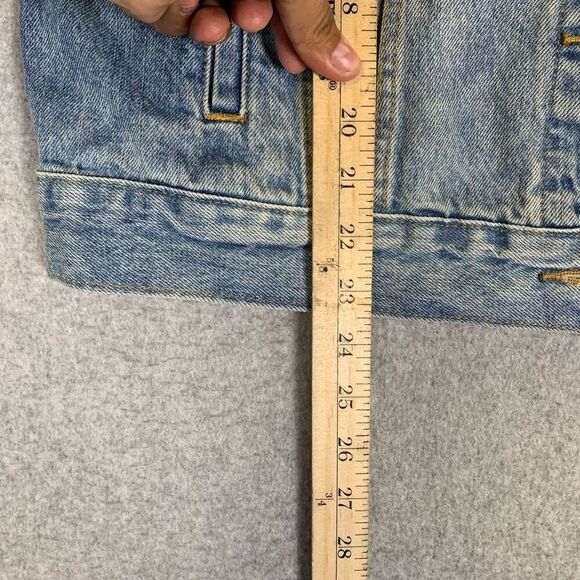 Levis Womens Size Large Button Up Denim Jean Jacket Blue Distressed Light Wash - Picture 5 of 9